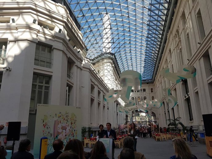 El alcalde de Madrid, José Luis Martínez-Almeida, inaugura la Verbena del Centenario del Palacio de Cibeles