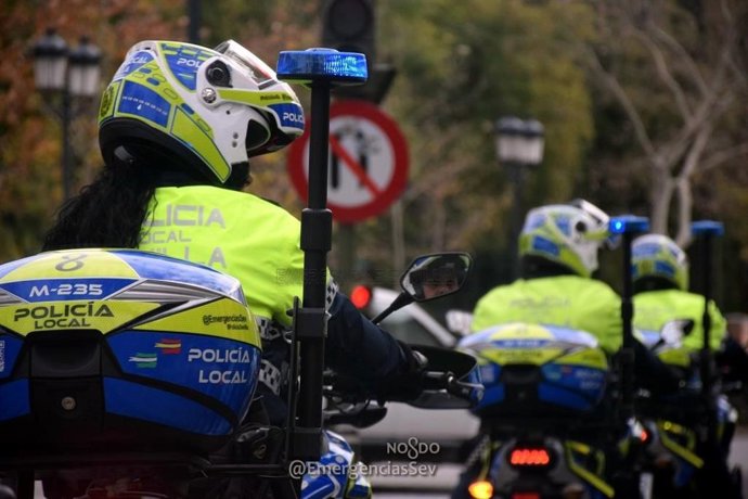 Agentes motorizados de la Policía Local de Sevilla