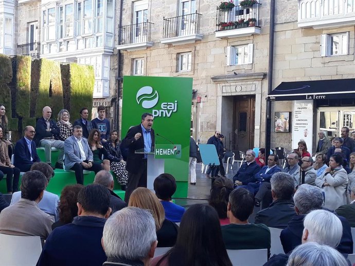 El portavoz del PNV en el Congreso, Aitor Esteban, durante un acto en Vitoria