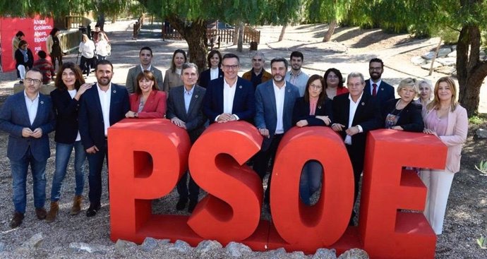 Foto de familia de las listas del PSRM al Congreso y al Serano en La Contraparada.