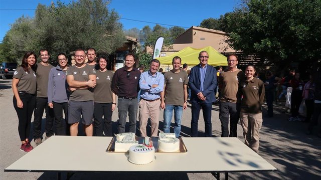 El director general de Espacios Naturales y Biodiversidad, Llorenç Mas, ha asistido a la jornada de puertas abiertas para celebrar el 15 aniversario del Centro de Recuperación de Fauna de las Islas Baleares (Cofib)