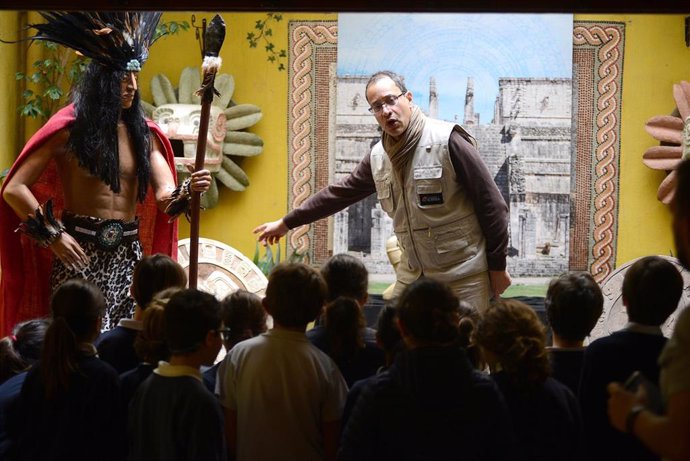 Las visitas guiadas al antiguo Egipto, la civilización Maya y a los Inventos Leonardo Da Vinci acercan a los pequeños y grandes a las maravillas del patrimonio histórico universal, en la sede de la Fundación Sophia en Palma.