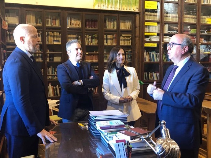 Imbroda participa en los actos de conmemoración del 150 aniversario del Instituto de Educación Secundaria (IES) 'Santísima Trinidad' de Baeza (Jaén).