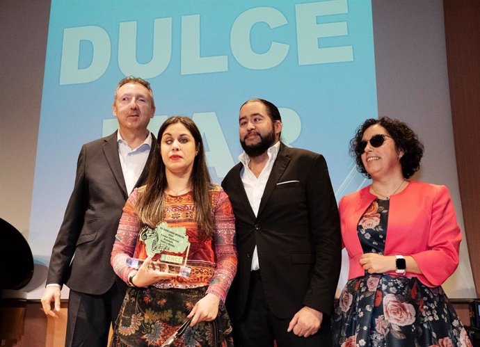 Entrega del premio del VII Concurso Musical de la ONCE al Dúo Dulce Mar.