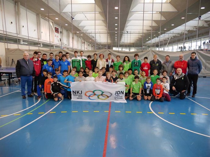 La consejera Rebeca Esnaola con los participantes en los Juegos Deportivos de Navarra