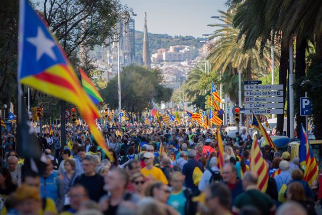 Manifestación independentista en Barcelona en rechazo a la sentencia del 1-O y para pedir la libertad de los presos