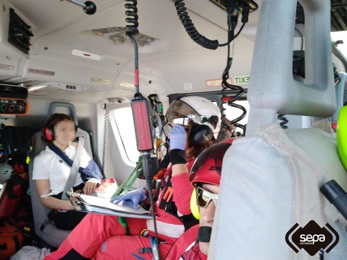 Rescate de una menor que sufrió una caída del caballo en Soto del Barco.