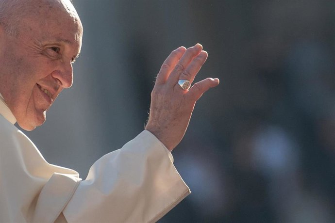 October 23, 2019 - Vatican City:  Pope Francis greets a faithful as he arrives to lead the weekly general audience in Saint Peter's Square, at the Vatican. (CPP/CONTACTO)