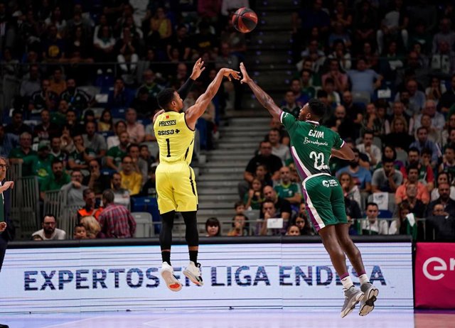 Phil Pressey lanza a canasta en el Estudiantes-Unicaja