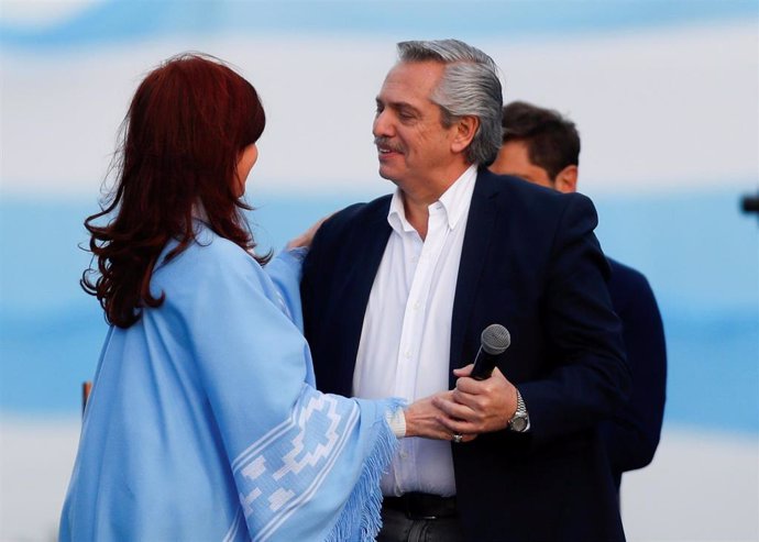 Alberto Fernández y Cristina Fernández de Kirchner en un acto electoral en Mar del Plata