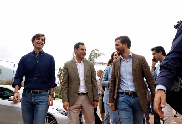 El presidente del PP Andaluz, Juanma Moreno Bonilla  y el presidente nacional del PP, Pablo Casado, en una imagen de archivo