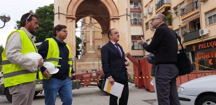 Ayuntamiento de Sevilla realiza mejoras en el templete de la Cruz del Campo en el distrito Nervión