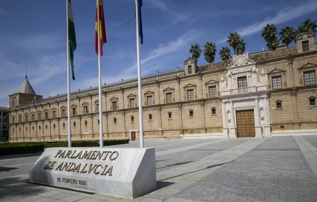 Fachada principal del Parlamento Andaluz.
