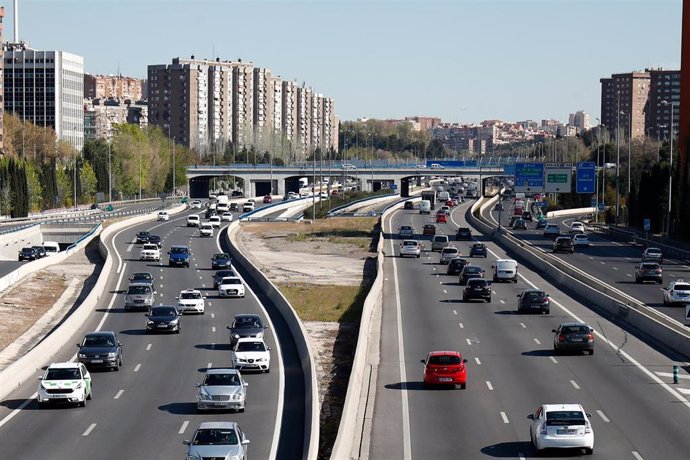 Tráfico en una de las salidas de la carretera de Madrid. 