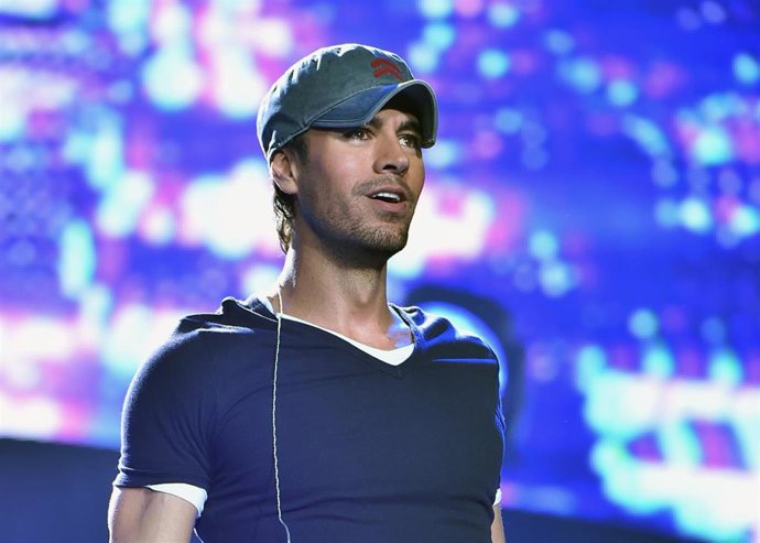 Enrique Iglesias and Pitbull Perform at Opening Night of U.S. Tour
