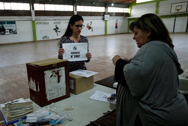 Uruguay begins the fiercest elections of the last 30 years Apertura de urnas en Uruguay
