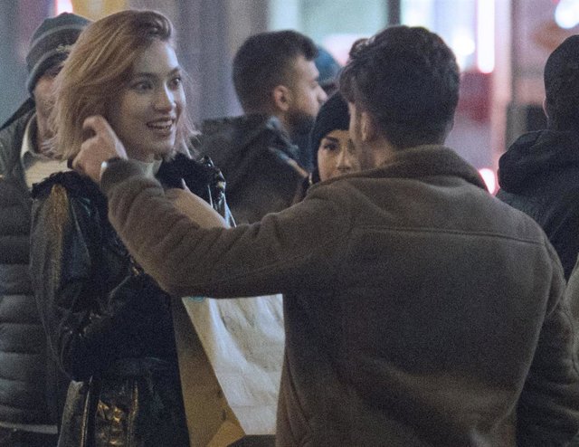 Patricia Guirado, de paseo con un amigo por Madrid