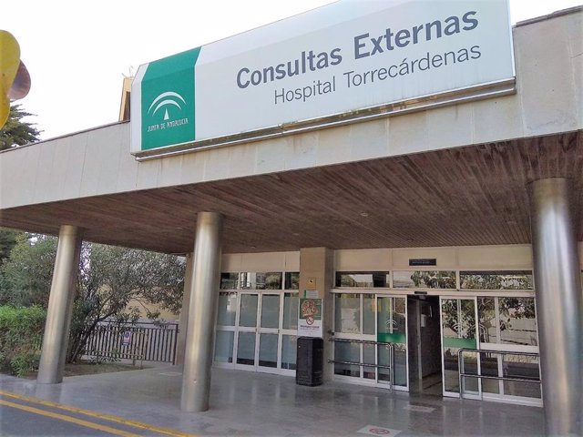 Fachada de las consultas externas del Hospital Torrecárdenas