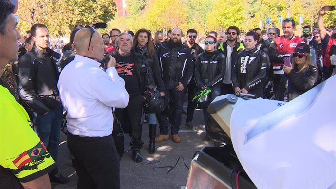 Manifestación convocada en Madrid por la Unión Internacional para la Defensa de los Motociclistas (IMU) contra los guardarraíles sin protección el 27 de octubre de 2019