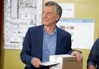 Macri deposita su voto en las elecciones y anticipa una mayor participación que en las primarias PASO