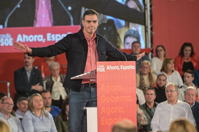 El presidente del Gobierno en funciones, Pedro Sánchez, interviene en un acto de campaña en A Coruña (Galicia/España), a 27 de octubre de 2019.