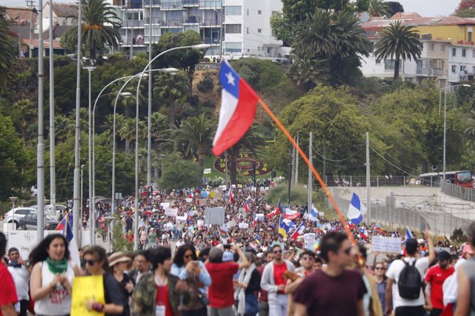 Chile.- Piñera firma el decreto que levanta el estado de excepción a partir de m