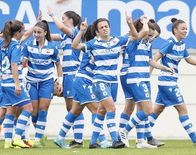 Las jugadoras del Depòrtivo Abanca celebran un gol ante el CD Tacón