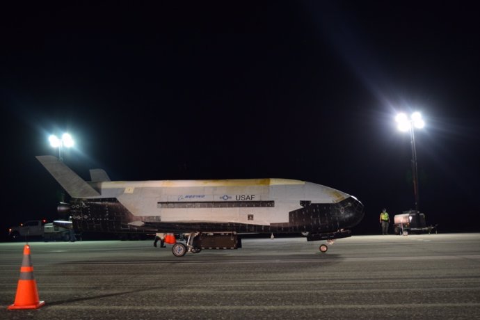 Espacio.- La nave espacial estadounidense X-37B rompe el récord de vuelo orbital