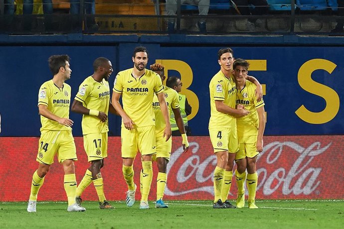 Gerard Moreno celebra un gol con sus compañeros del Villarreal CF.