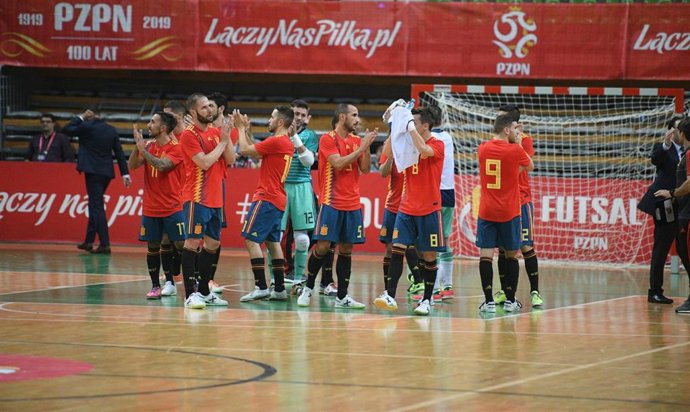 La selección española de fútbol sala, tras una victoria.