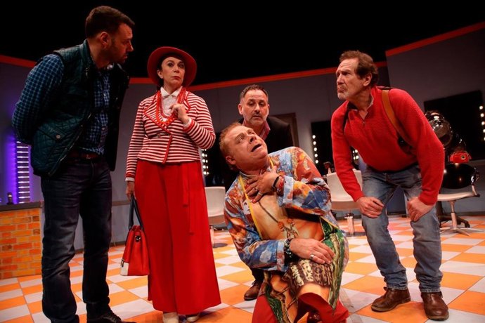 L'Om Imprebís celebra las 300 representaciones de 'Por los pelos' en el Talía