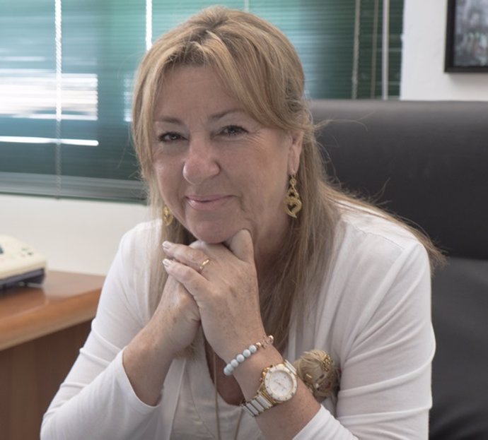 La presidente de Hutesa Agroalimentaria, María Paz Hurtado, recibe el premio de la trayectoria empresarial de la Federación Andaluza de Mujeres Empresarias.