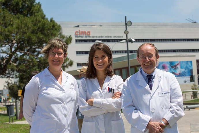 Los doctores Jackeline Agorreta, Irati Garmendia y Luis Montuenga, coordinadores de la investigación coordinada por el Cima y la Clínica Universidad de Navarra sobre cáncer de pulmón.