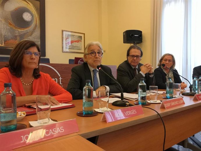 El presidente de Foment del Treball, Josep Sánchez Llibre, y el  vicepresidente coordinador del Instituto de Estudios Estratégicos, Jordi Alberich