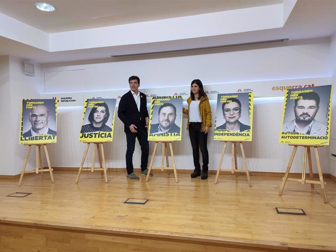 Sergi Sabri i Marta Vilalta presenten els cartells de la campanya del 10N