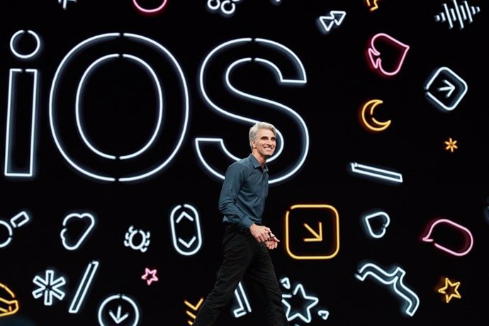 El vicepresidente senior de Ingeniería de Software de Apple, Craig Federighi, presenta iOS 13 en la WWDC 19 de Apple en San José (Estados Unidos).