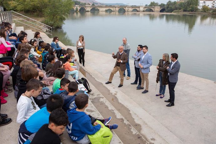 El consejero Ciriza se dirige al alumnado del Colegio Público Griseras en Tudela
