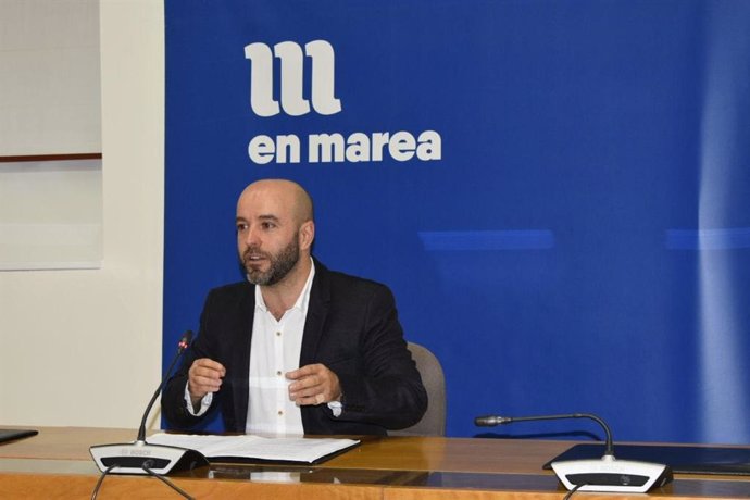 El portavoz del grupo mixto y de En Marea, Luís Villares, en una rueda de prensa