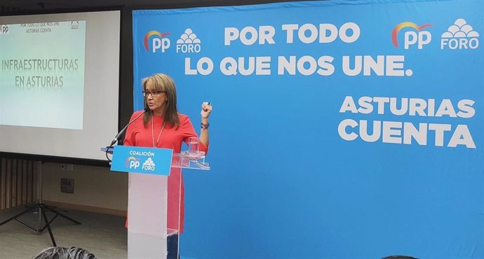 La candidata del PP al Congreso por Asturias, Paloma Gázquez, en un acto de la coalición de PP-Foro.