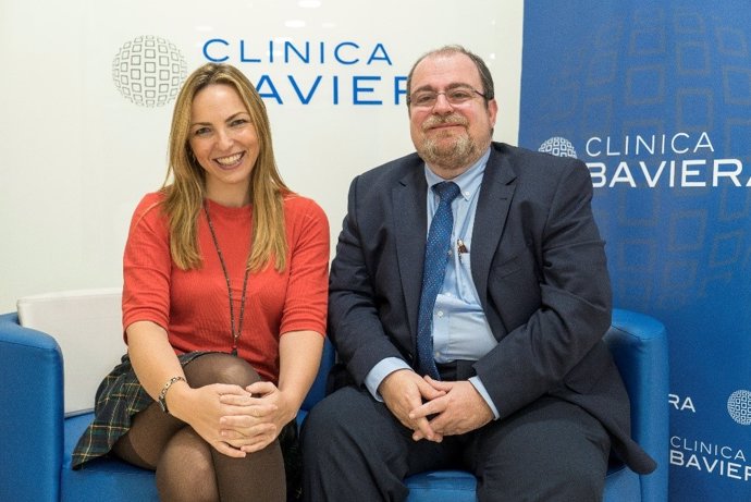 Lucía Mi Pediatra, médico especialista en pediatría y escritora, y el Dr. Carlos Laria, director de la Unidad Oftalmología Pediátrica y Estrabismo de Clínica Baviera.