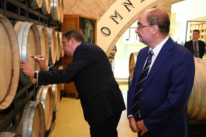 El Presidente de Aragón y el ministro de Agricultura participan en el 75 aniversario de Bodegas San Valero.
