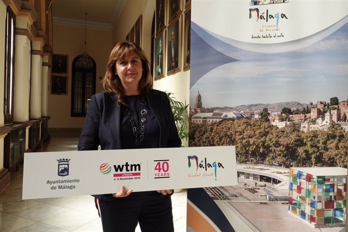 La concejala de Turismo y Promoción de la Ciudad del Ayuntamiento de Málaga, Rosa Sánchez, informa de la presencia de Málaga en WTM