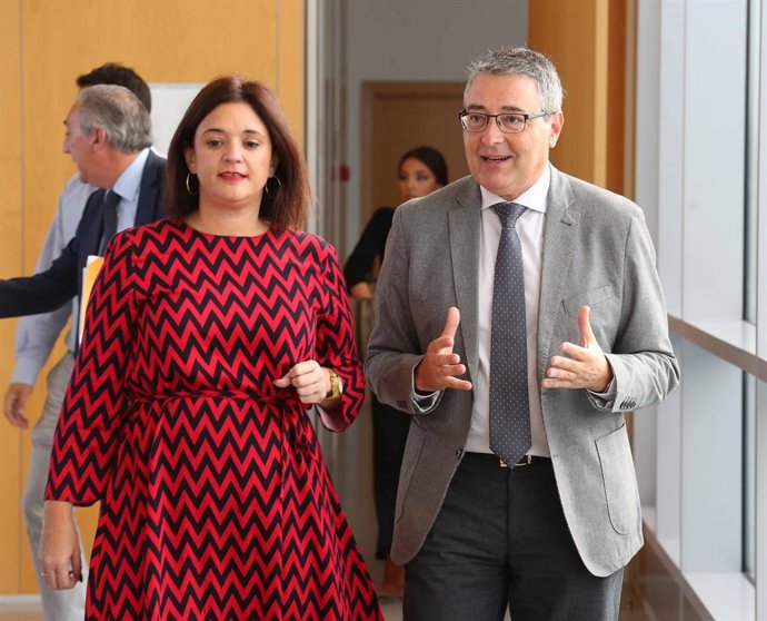 Margarita del Cid, nueva consejera delegada de Turismo Costa del Sol, y Francisco Salado, presidente de la entidad y de la Diputación de Málaga