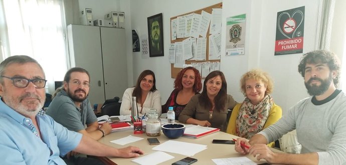 Los líderes provinciales de CCOO con la plantilla municipal de Mairena