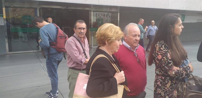 Gádor y Juan, abuelos paternos del niño Sergio, a la salida de los juzgados