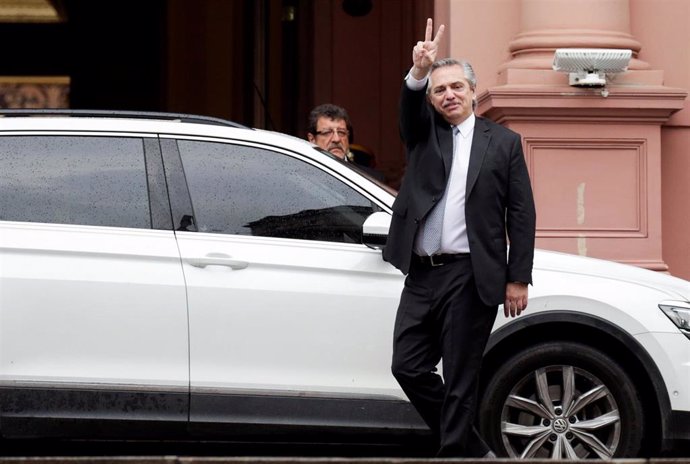 Alberto Fernández a su llegada a la Casa Rosada para reunirse con Mauricio Macri