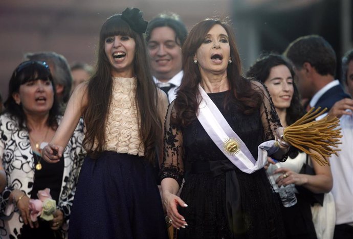 La ex presidenta argentina Cristina Fernández de Kirchner y su hija, Florencia