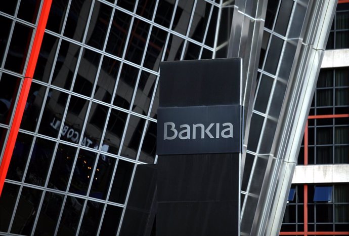 Logo de l'entitat bancria Bankia, a la seva seu en una de les torres Kio de Madrid.