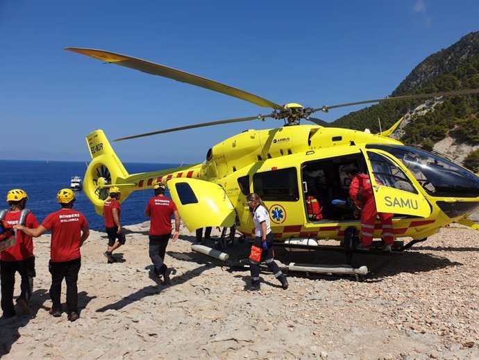 L'helicpter medicalizado del SAMU 061 de Balears, en un rescat.