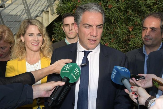 Bendodo atiende a los periodistas en Jerez